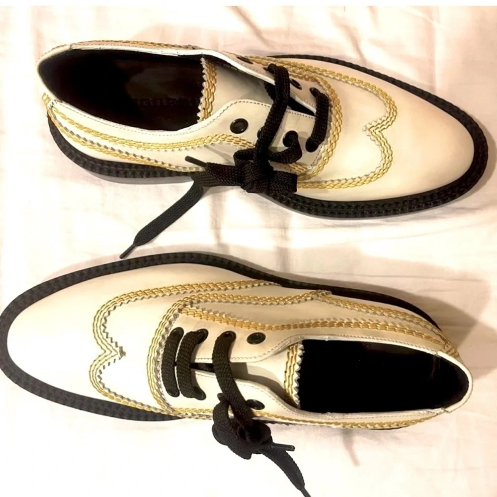 Burberry Cream and Black Shoes - Picture 3 of 9